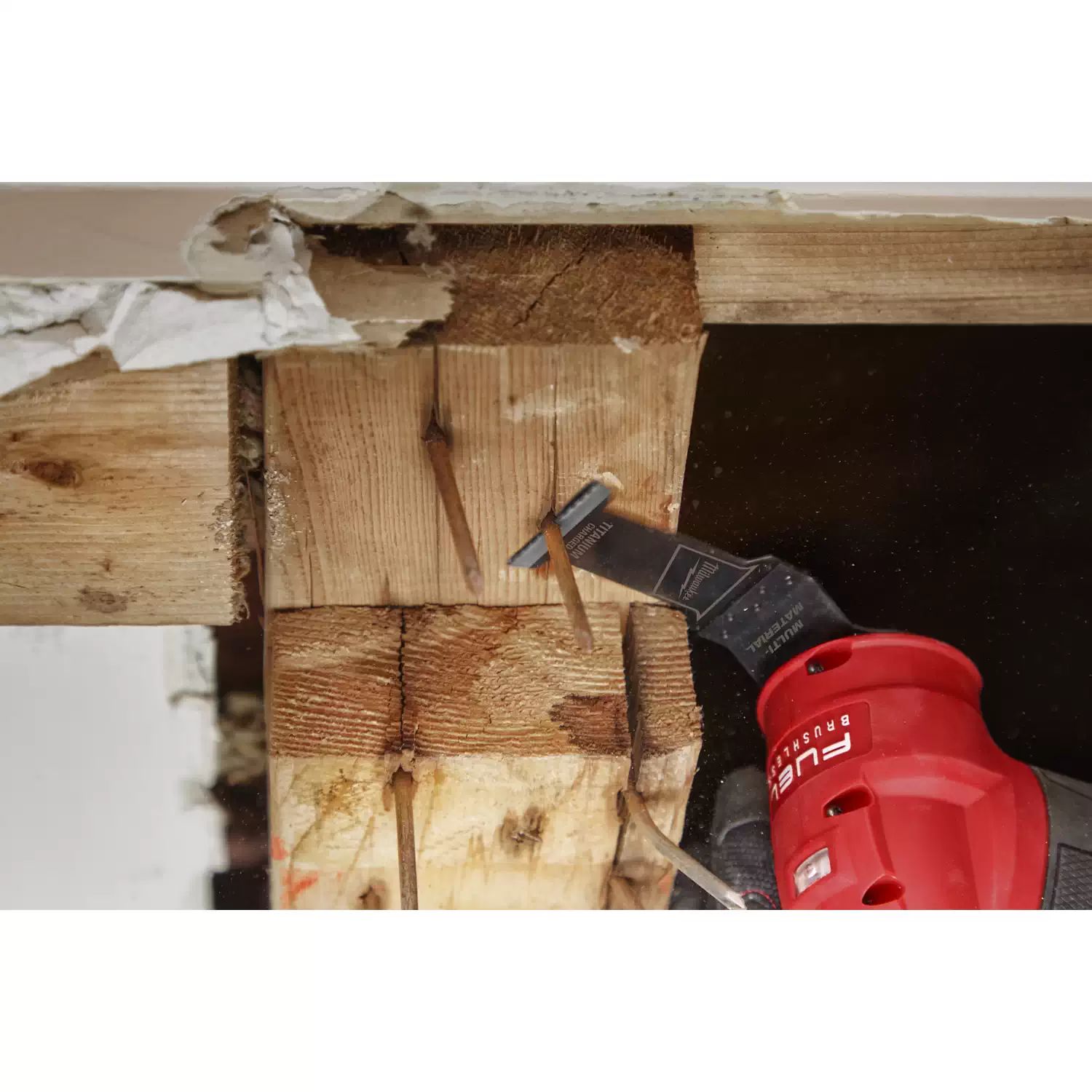 Milwaukee 49-25-1231 OPEN-LOK 1-3/8" Titanium Charged Bi-Metal Universal Fit Multi-Tool Blade